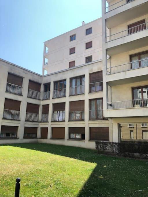 Nice Flat St Germain En Laye Centre 30 Minutes To Paris Saint-Germain-en-Laye Zewnętrze zdjęcie